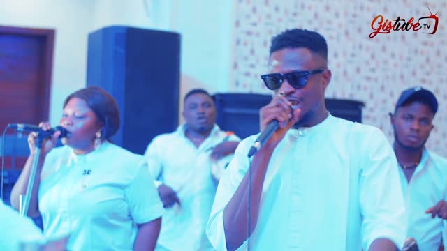 akinwande akintayo dishes out cool melodies at a party.