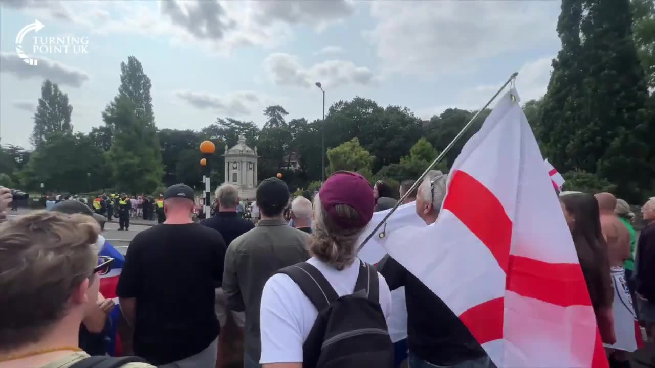 Bournemouth locals chant 'take off your masks', followed by 'cowards' at ANTIFA.