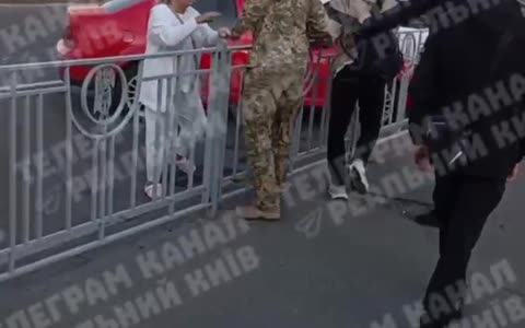 ♨️In Kyiv, they got to the students. Another video of an attempt at "voluntary