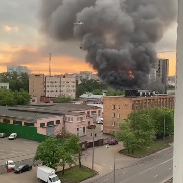 🔥 The former "Toros" machine-building plant is on fire in Moscow.
