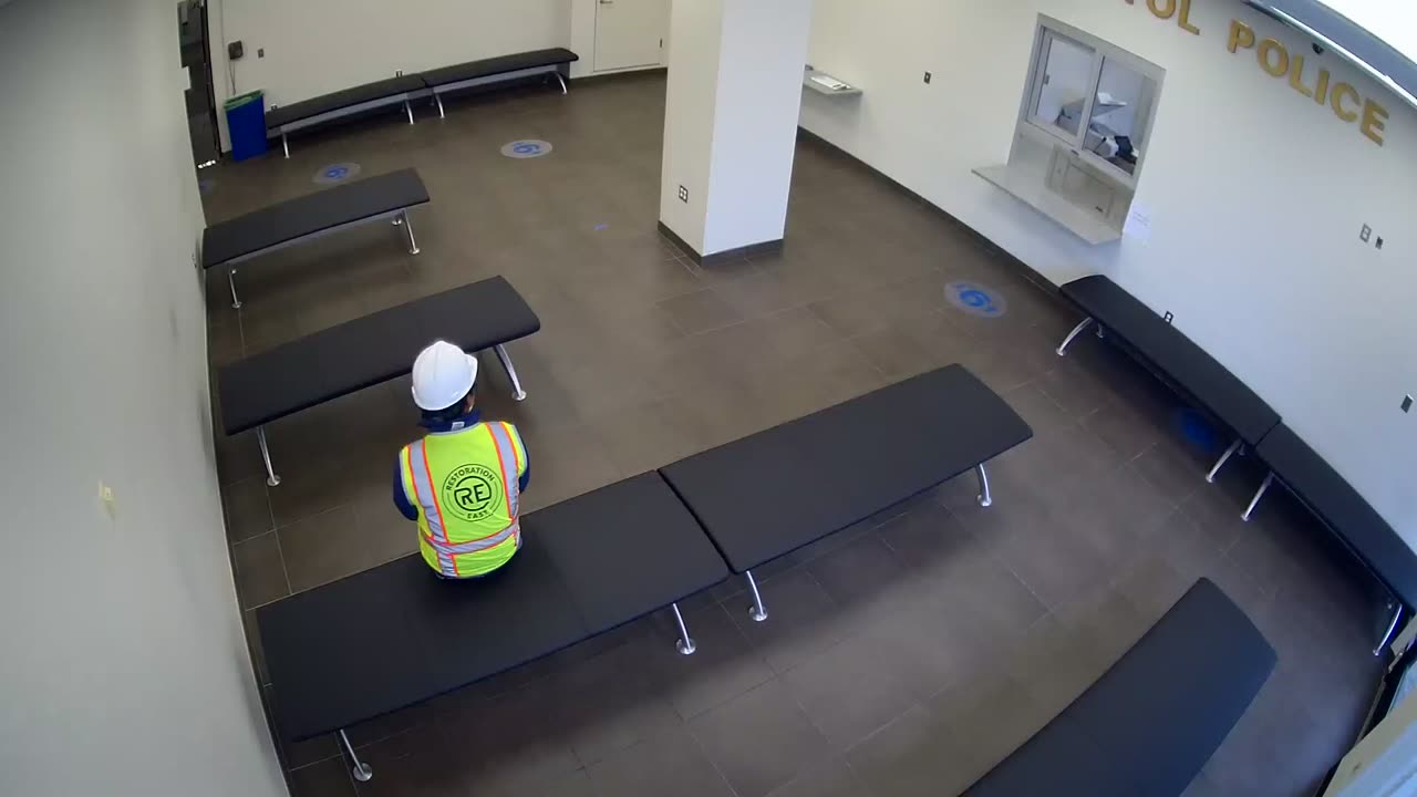 8028FCOB01128BadgingWaitingArea_2021-01-06_10h00min01s563ms.mp4