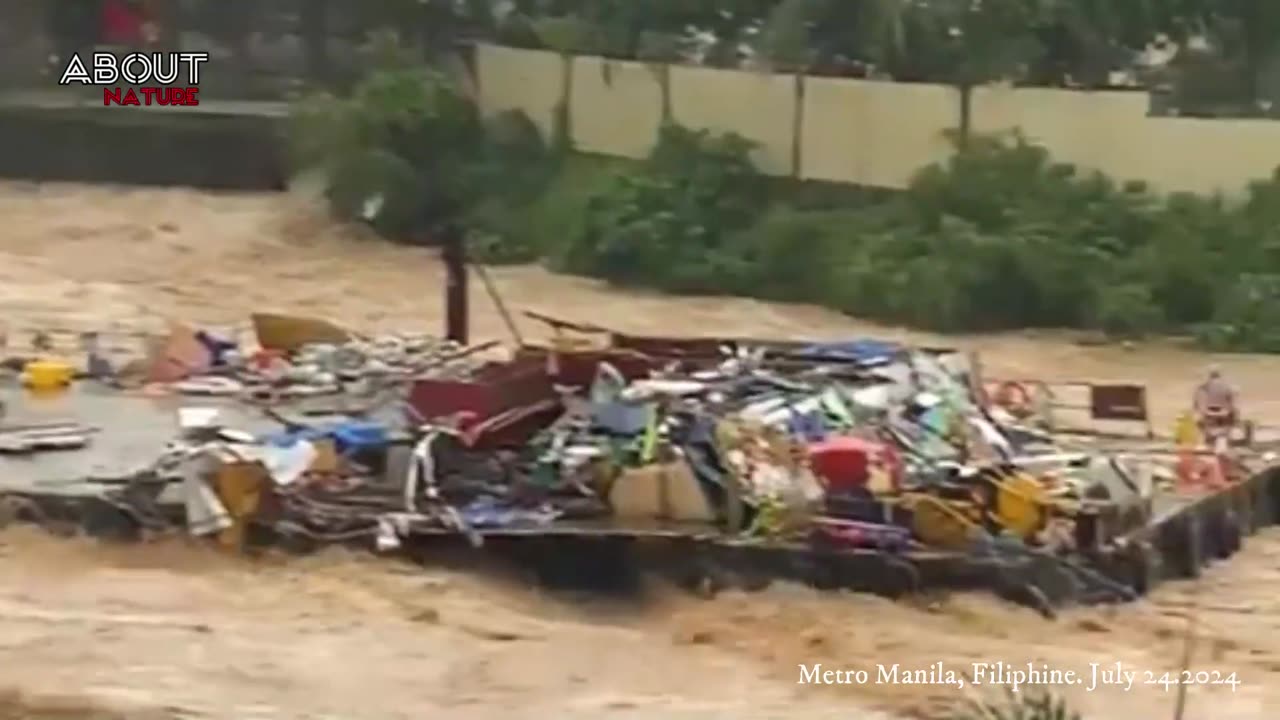 evakuasi massal di filipina, tanggul paku keling jebol, banjir merendam manila.