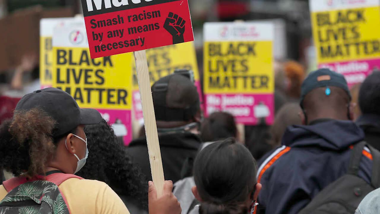 Black man shoot White man in head from behind