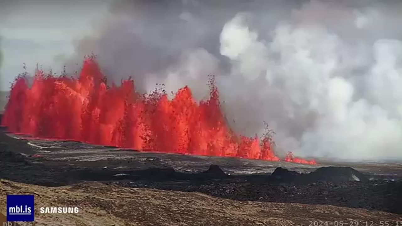 Video of volcano eruption in Southwestern Iceland