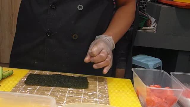 How Nicely Making Sushi