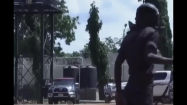 At least 5 dead in Nigeria capital prison attack, hundreds of prisoners escape