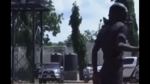 At least 5 dead in Nigeria capital prison attack, hundreds of prisoners escape