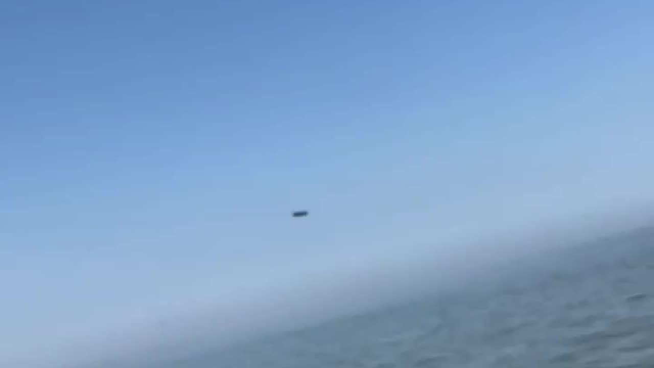 Fishermen in the Caspian Sea film two low-flying Russian cruise missiles passing by them