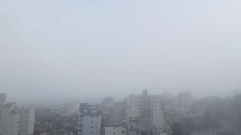 O que pulverizam para BLOQUEAR O SOL envenena as pessoas, o ar, a água, a terra.