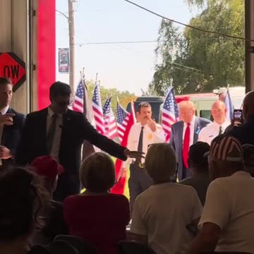 Biden and Harris entrance VS Trumps entrance into the Firehal