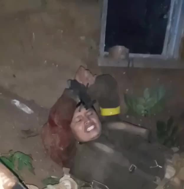 ragazzi russi hanno catturato un militare spagnolo sul territorio della regione di Kursk.