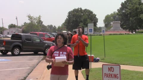 Christian Street Preacher speaks God's word against Satanist at Arkansas State Capitol