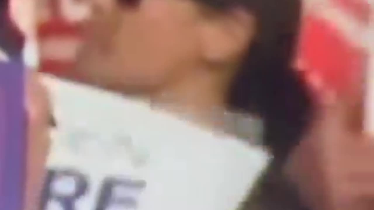 Woman standing behind Donald Trump during the assassination attempt appears highly suspicious