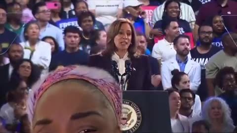 Kamala Harris getting booed at her own rally😂