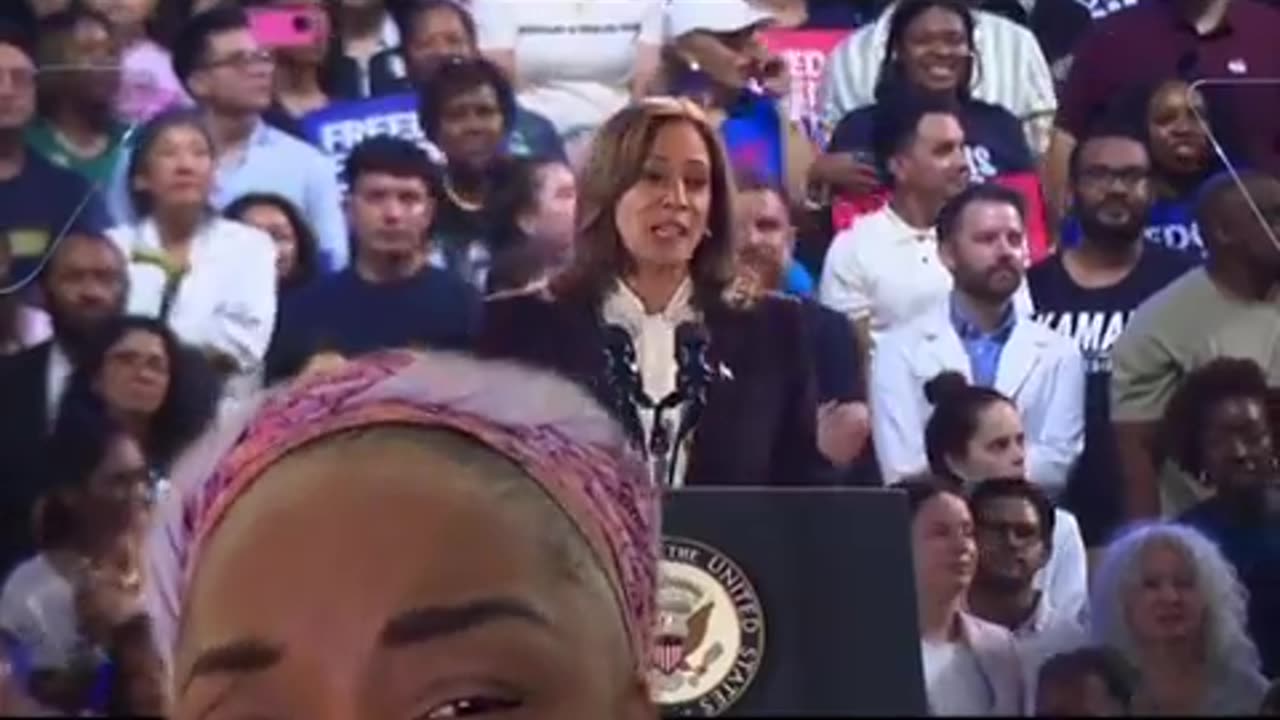 Kamala Harris getting booed at her own rally😂
