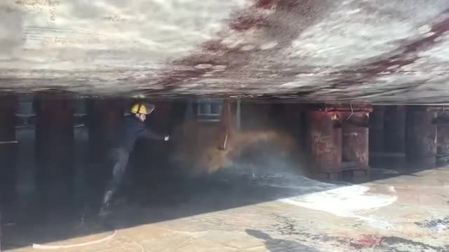 SHIPS BOTTOM PLUG OPENING