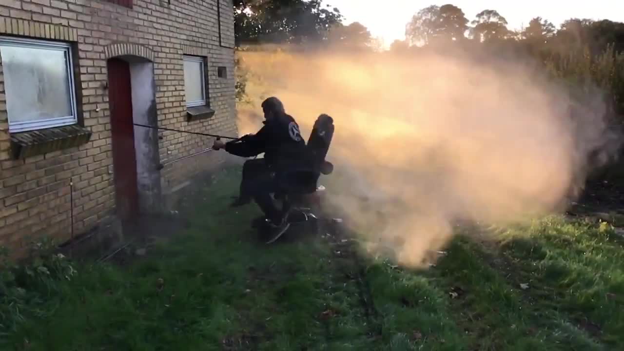 Waterpressure office chair spin fall