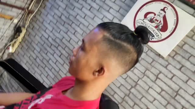 Gaya rambut top knot