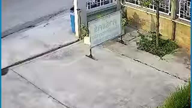 These kids were having a not so good day! They were spinning out of control!!😮😶😬