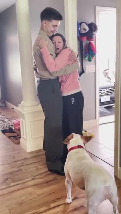 Military son surprises mom at her house