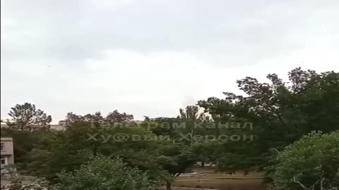 En Kakhovka, tras la huelga de las Fuerzas Armadas, un almacén estalla durante varias horas.