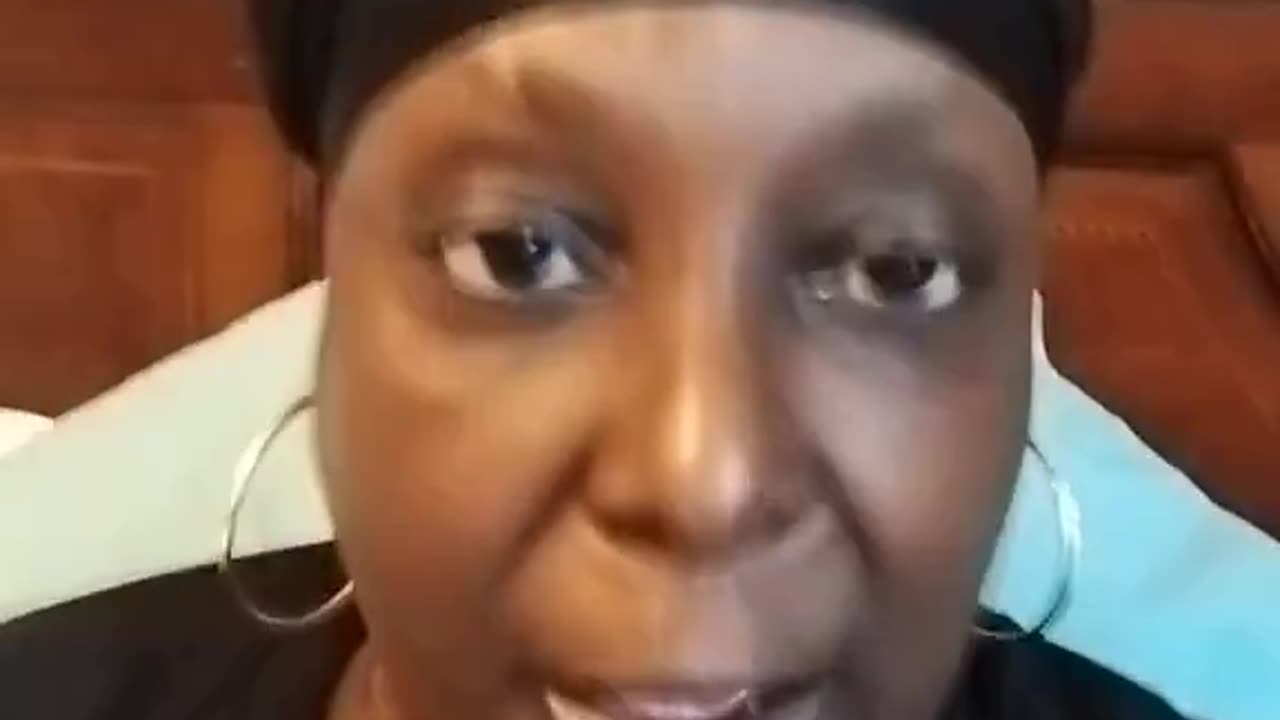π₯ TikToker Rips NABJ Black Journalists & Kamala Harris: βSheβs Just a DEI Hire!β π«π₯