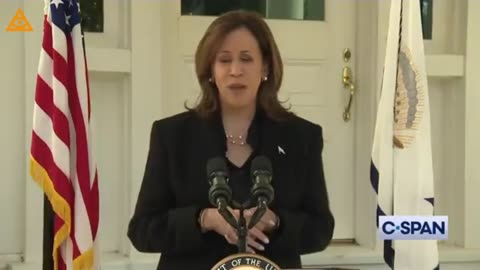 Desperate Kamala Harris: Trump wants generals like Adolf Hitler had.