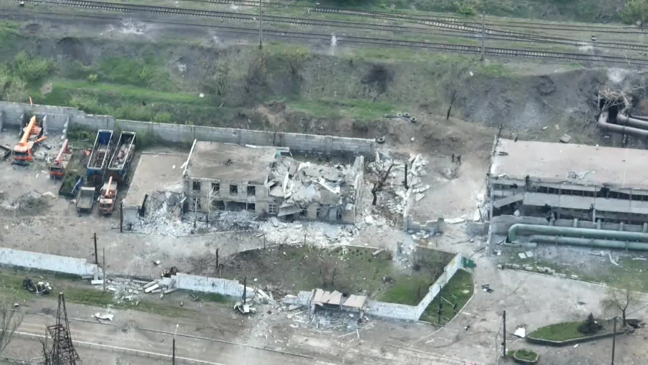 Russian artillery hitting a nationalist detachment at Azovstal