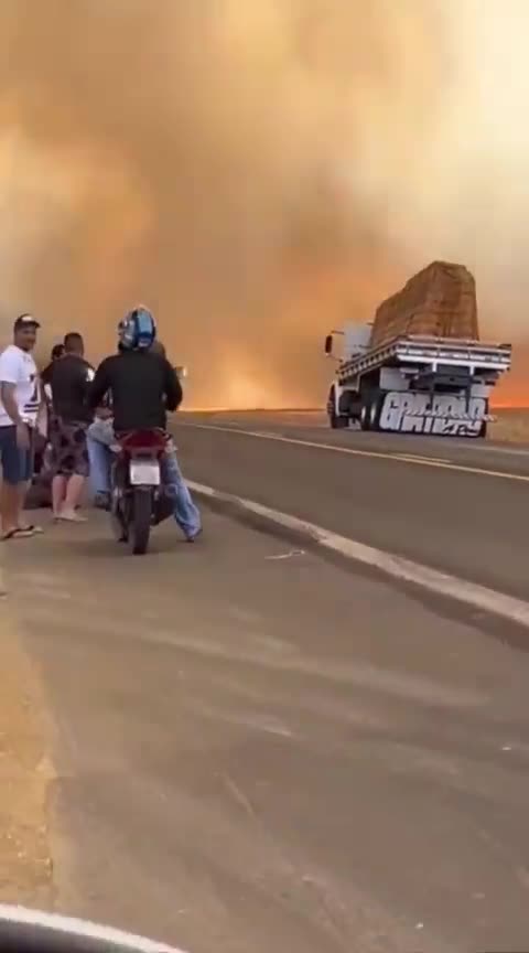 Grande incêndio na margem da BR 364, em Mato Grosso, deixa 3 pessoas feridas.