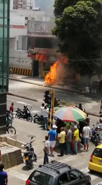 Explosión en carro de comidas rápidas provocó emergencia en Bucaramanga