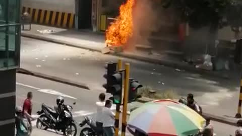 Explosión en carro de comidas rápidas provocó emergencia en Bucaramanga