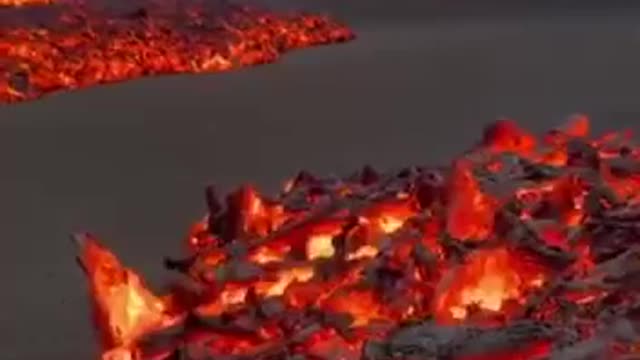 Lava flowing like water😯