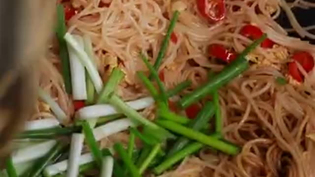 ASMR EATING SPICY NOODLES WITH EGGS