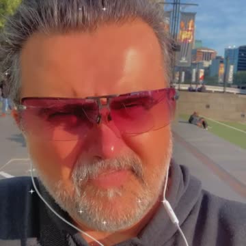 “KEEP LEFT” is now a sign of white supremacy 🤣