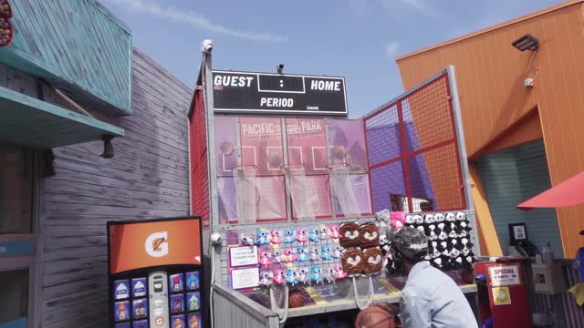 Santa Monica Pier Amusement is OPEN!! (Filmed with the ZV-1.)