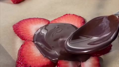 VIRAL STRAWBERRY BANANA BARK