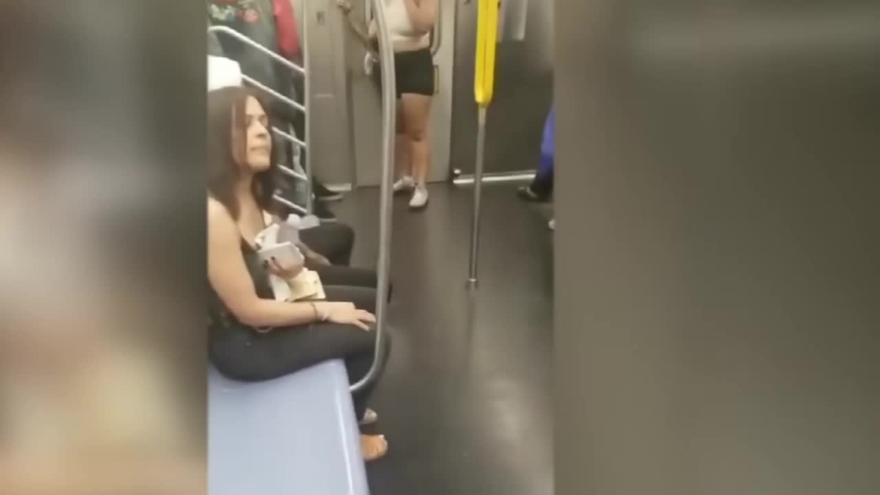 Woman cries for help on NYC Subway and nobody cares