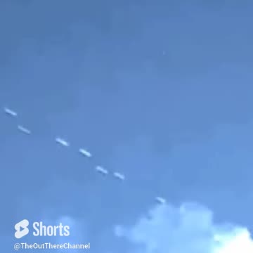 G7-1 Starlink SpaceX satellites over the volcano in Mexico take days to align in straight train