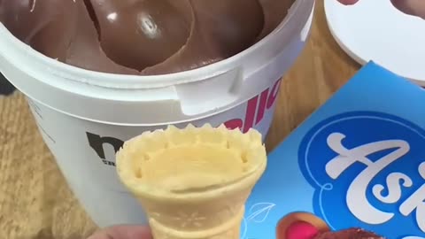 Nutella chocolate bucket dipping & mixing