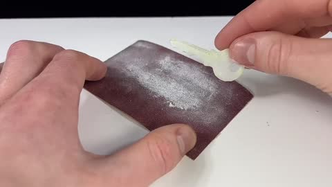 How to open a lock with super glue and baking soda￼