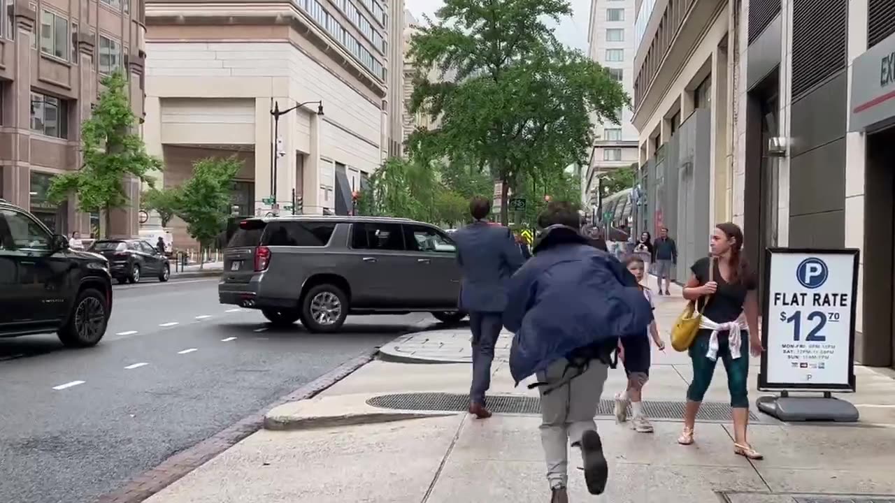 Ron DeSantis Enters through the back entrance to elite DC Donor dinner put on by CCP