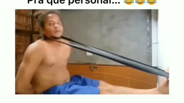 se golpeó el cuello