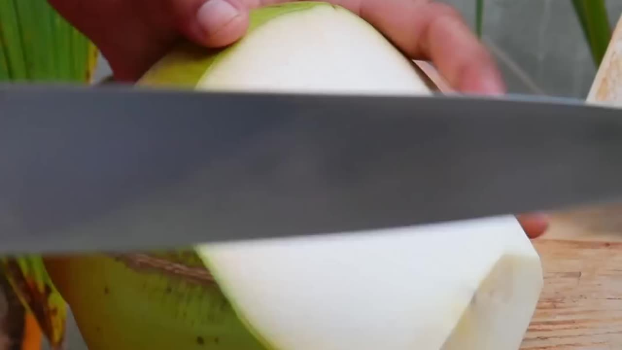 Coconut cutting//coconut cutting skills//coconut cutting at home,