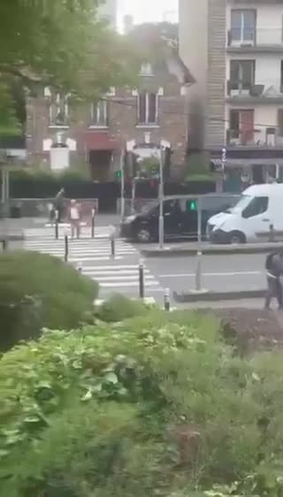 France: Invaders choke-hold in broad daylight to steal his watch.