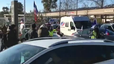 Inspired by Canadian truckers, French convoy sets off from Nice to Paris 🙏🏻