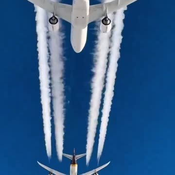 Chemtrails race of two planes❗️✈️
