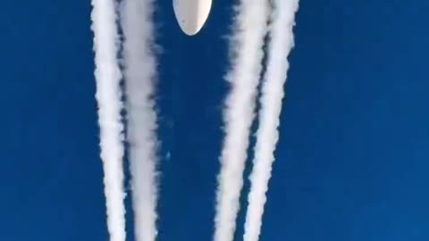 Chemtrails race of two planes❗️✈️