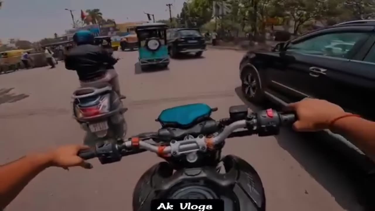 Pulsar N160 Close Calls Traffic Ride🔥🖤😱🏁 #viral #trending #viralshorts #shortsvideo