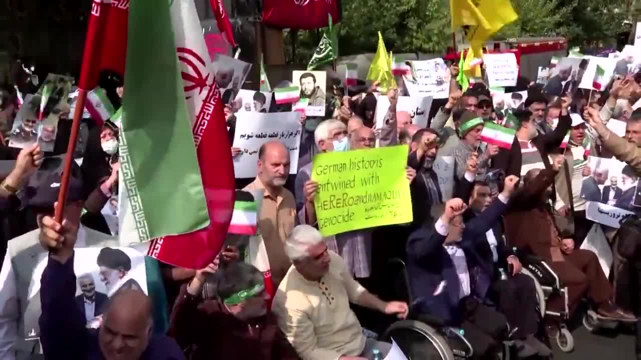 Hunderte Demonstranten vor deutscher Botschaft in Teheran