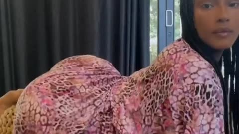 Mizz Twerksum Twerking in couch in robe [Short Clip]